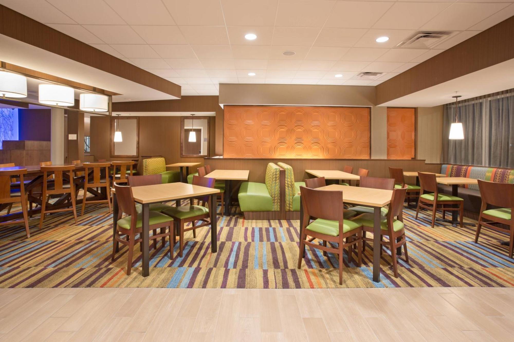 Fairfield Inn & Suites By Marriott Бърлингтън Екстериор снимка